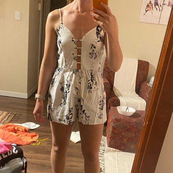 Romper - Picture 2 of 7